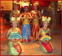 Bali dancing girls