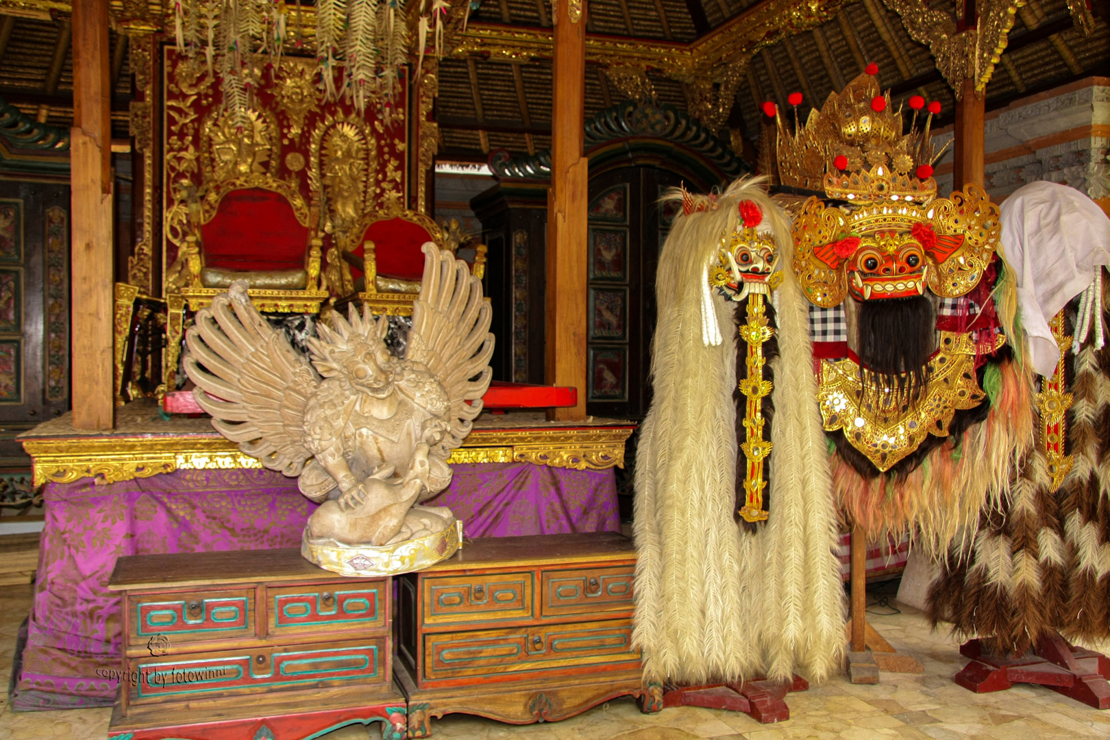 Bali - Garuda, Rangda und Barong (von links)
