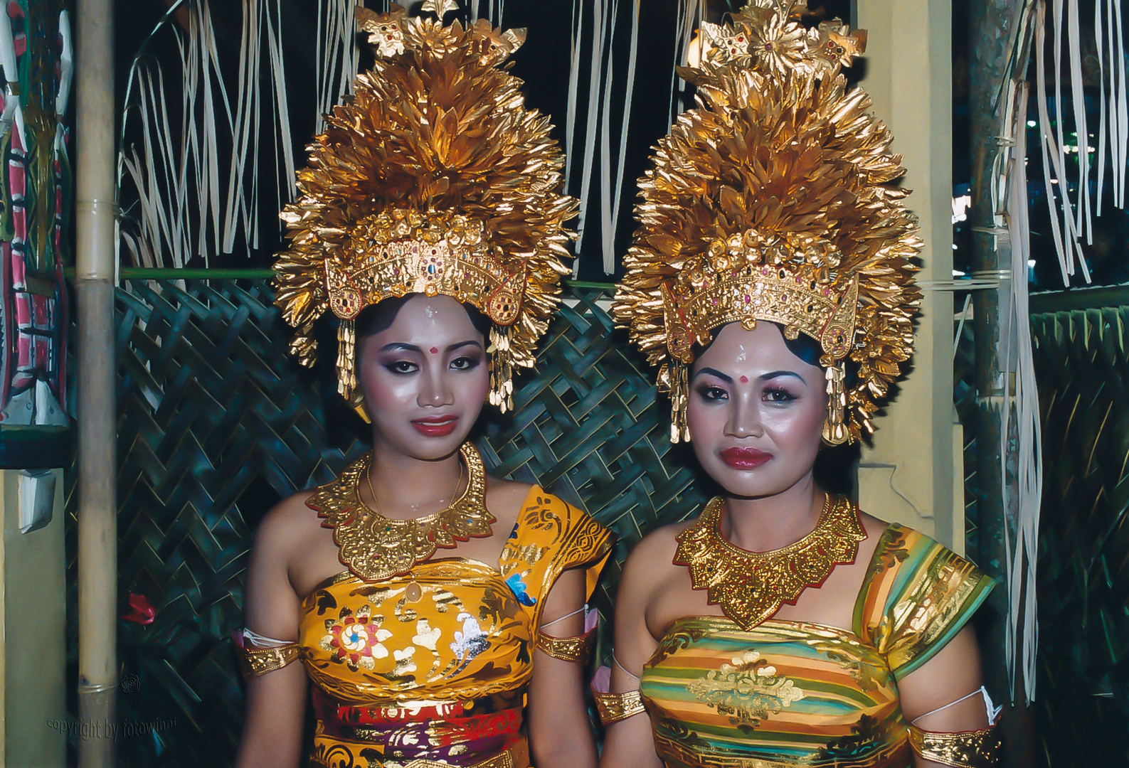 Bali - Mutter und Tochter bei einer Familienzeremonie