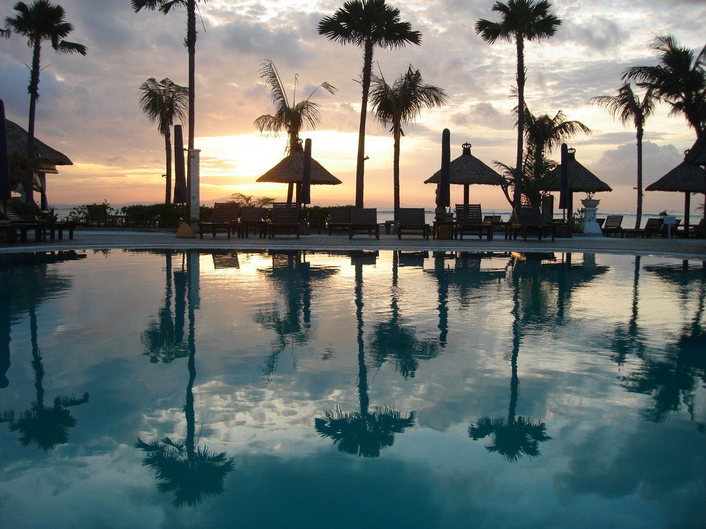 Bali - piscine au levé de soleil