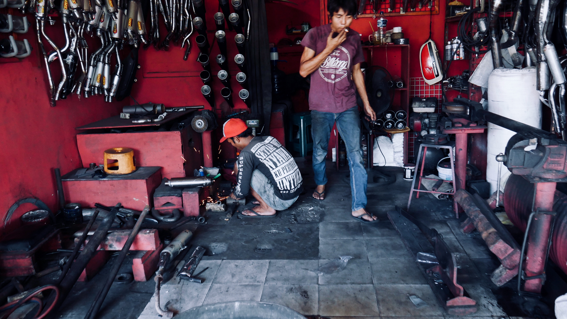 Bali-Street worker