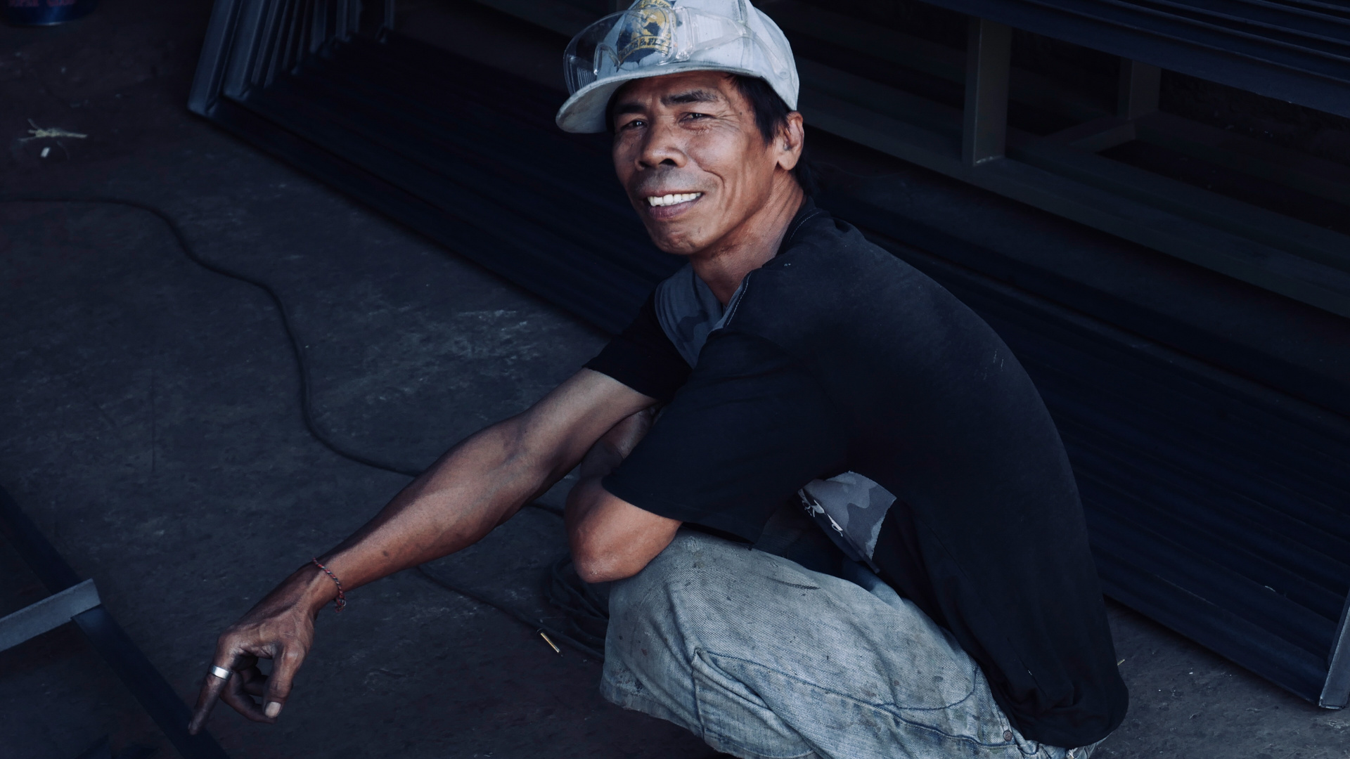 Bali-Street worker