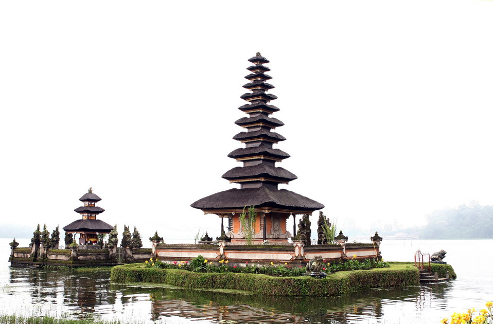 Bali tempel in dense fog