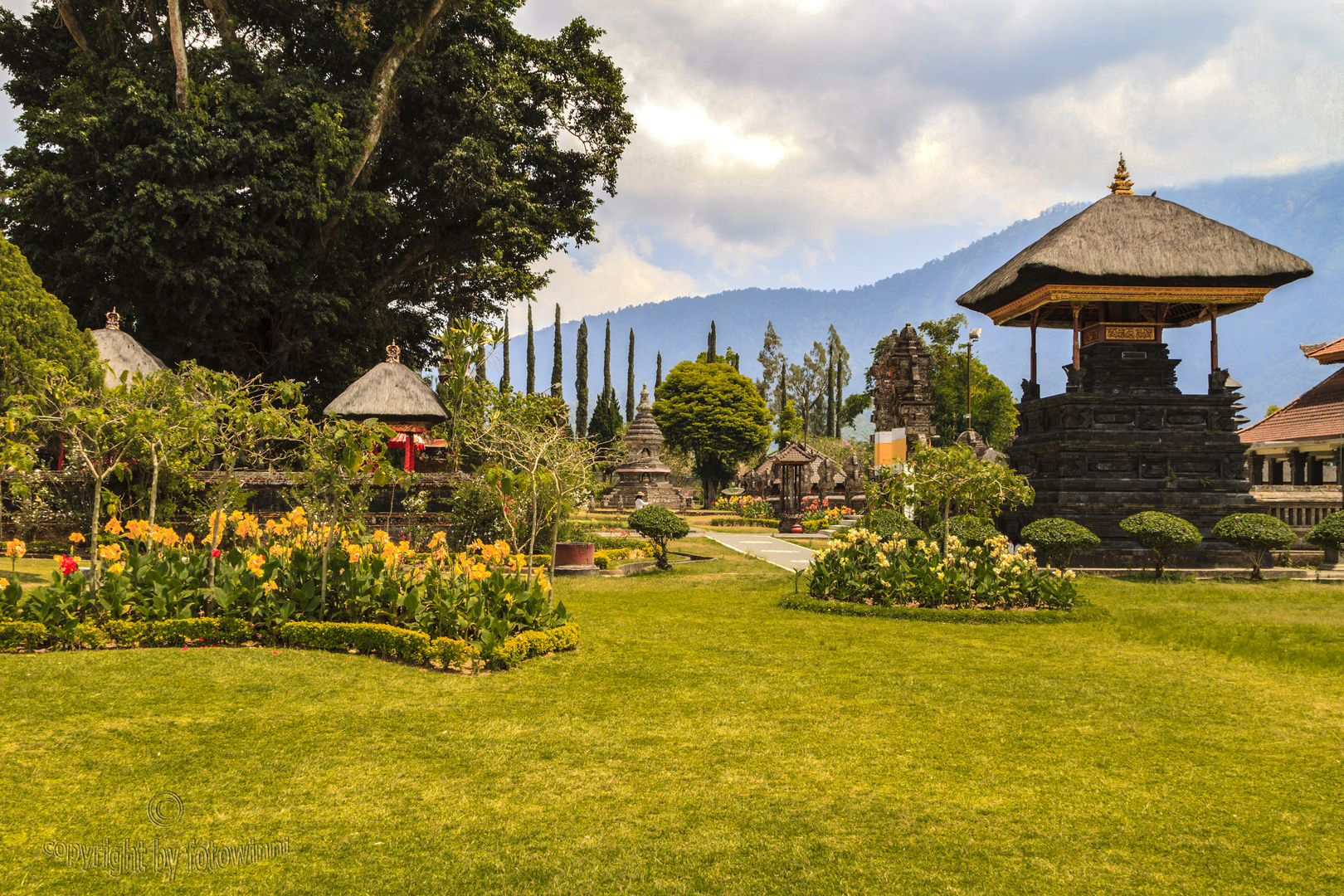 Bali - Tempel-und Parkanlage in Bedugul (Bratansee)