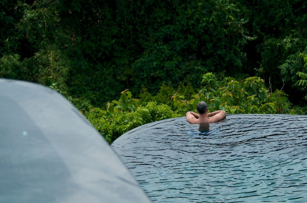 Bali / Ubud / Hanging Garden / Man in the pool