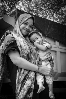 Balinesische Frau mit Kind 