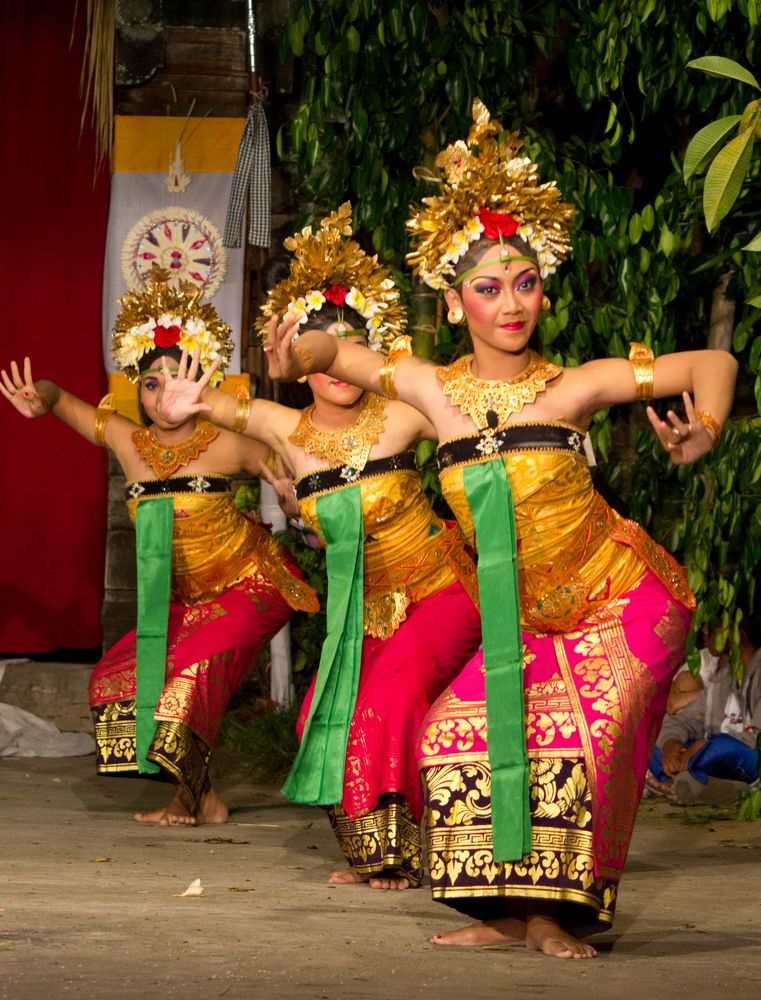 Balinesische Tänzerinnen Foto &amp; Bild | asia, indonesia, southeast asia ...