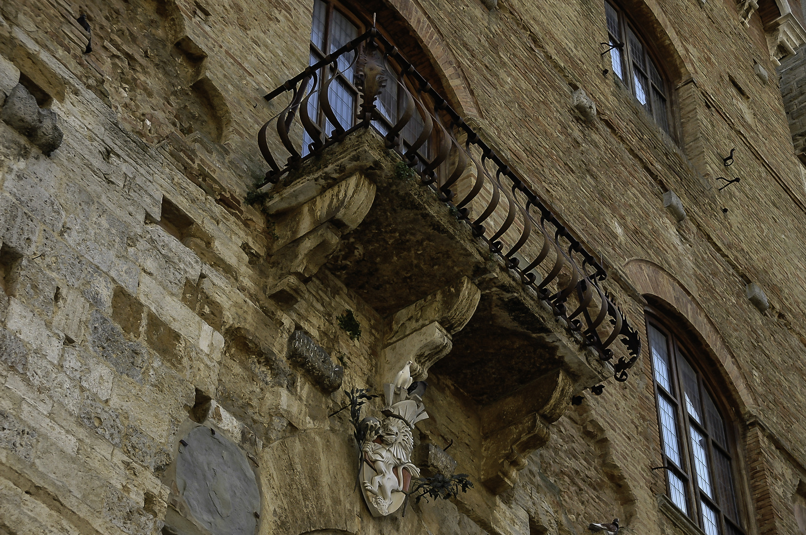 Balkon am Nuovo Palazzo del Podesta