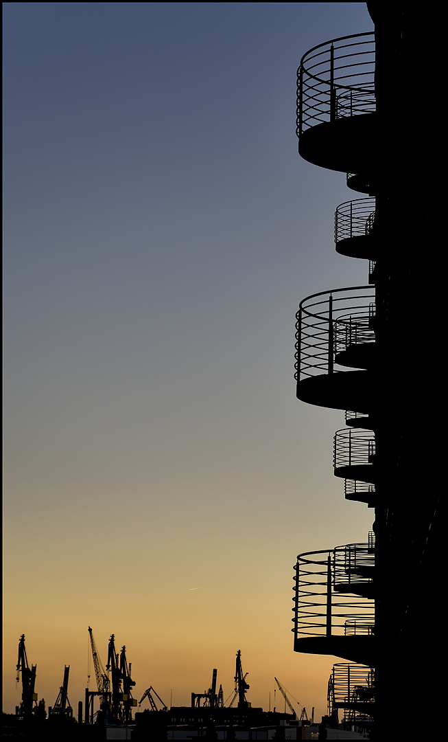 Balkon mit Hafenblick