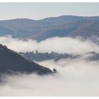 Balkonblick, über dem Nebel