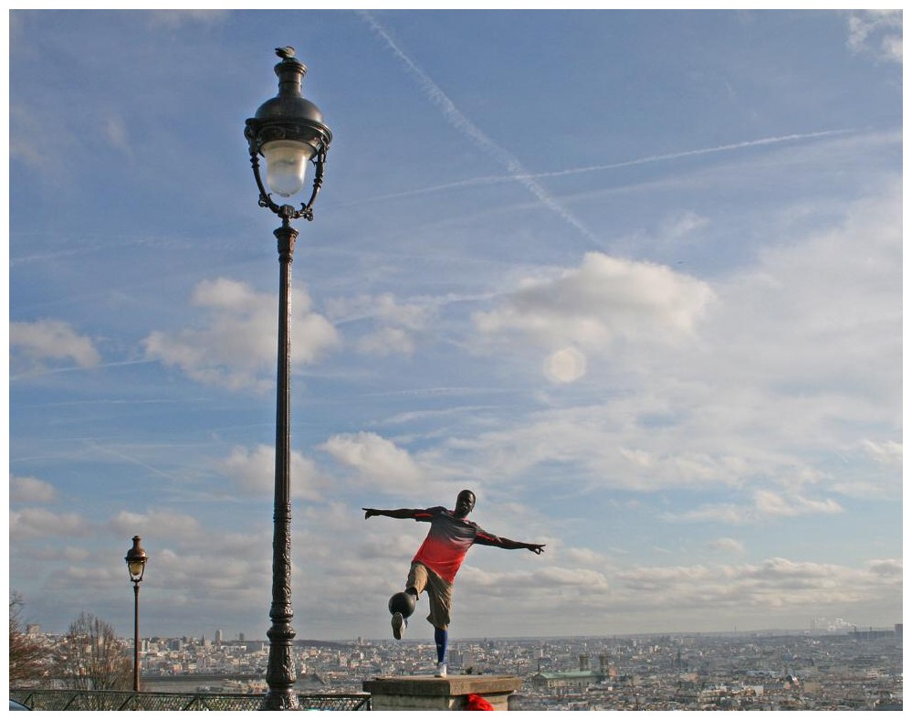 Ball-Artist vor der Sacre Coeur