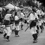 Ball de bastons a la plaça Vella