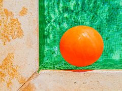 Ball im Pool