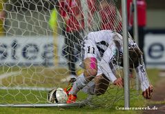 Ball und Spieler im Tor