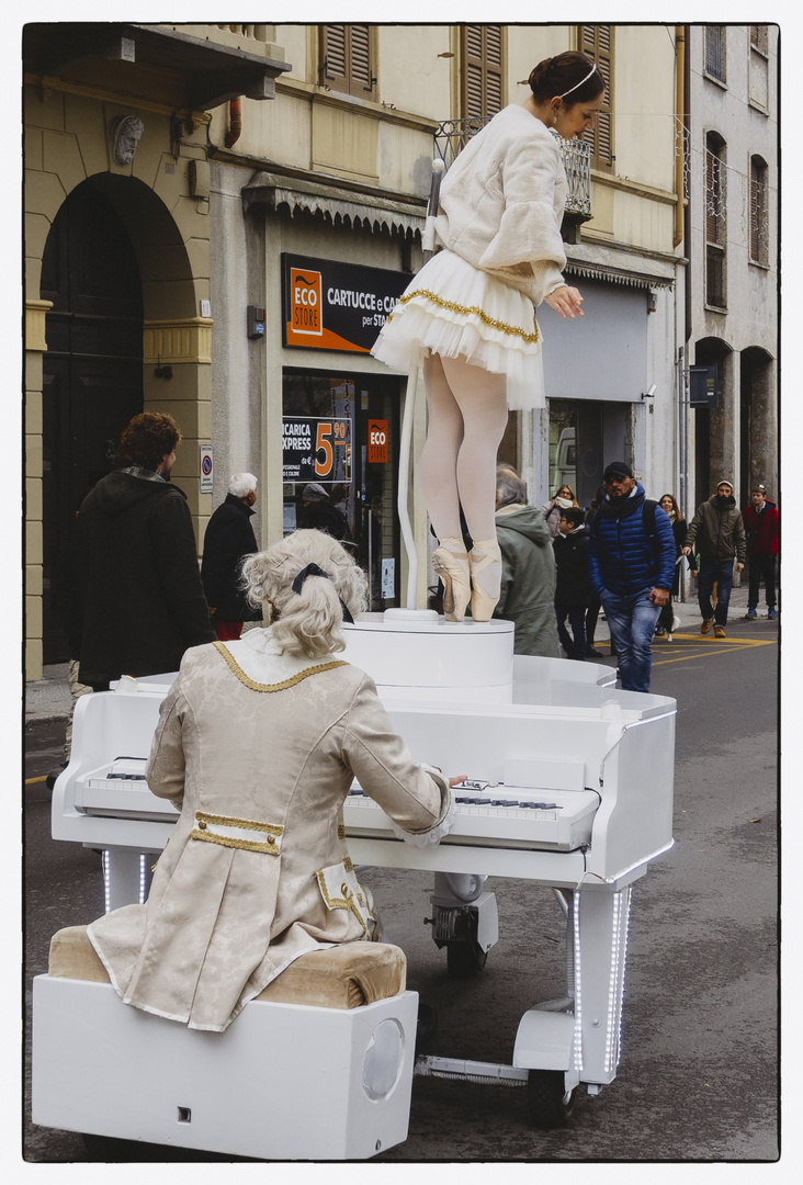 Balla sul pianoforte, Cremona