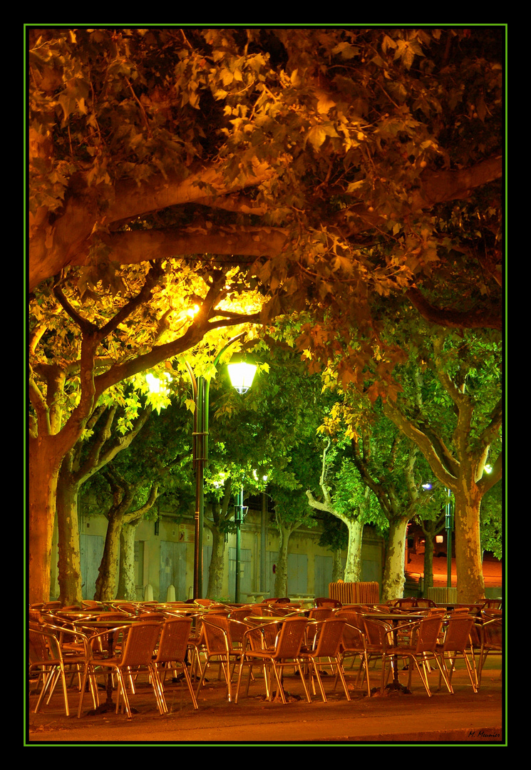 Ballade nocturne sur la place du village