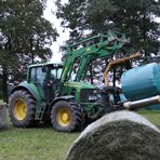 Ballenwickeln mit John Deere 7530