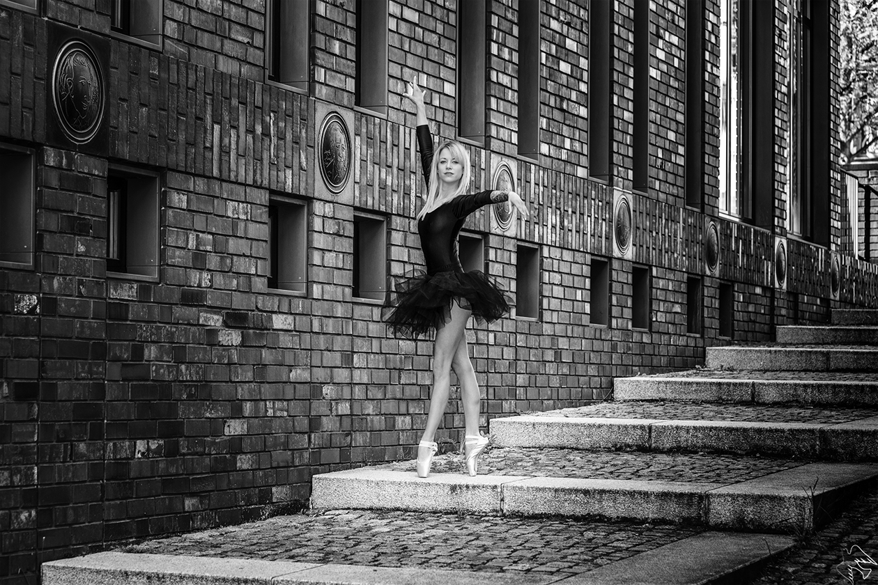 Ballerina in der City 2
