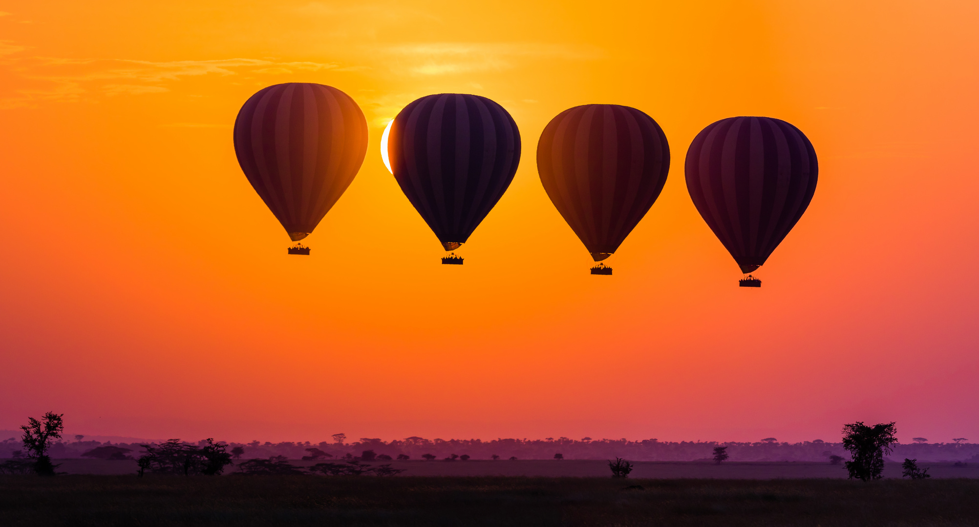 Ballon bei Sonnenaufgang in der Serengeti