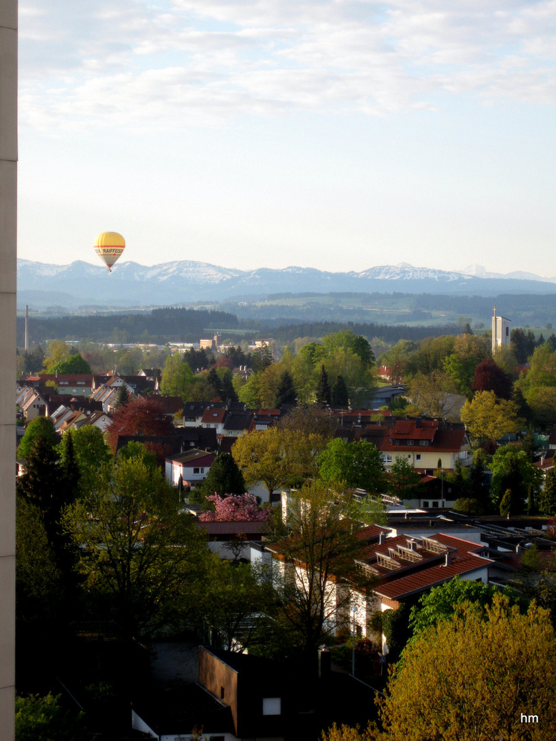 Ballon fährt über Betonia