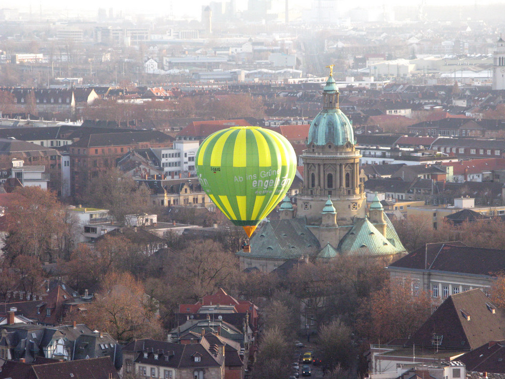 ballon neben der christuskirche