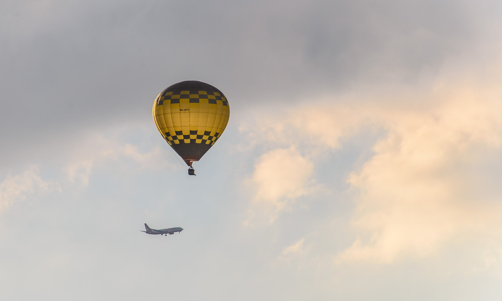 Ballon trifft Flieger