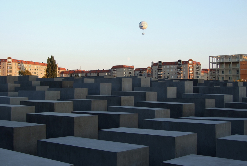 Ballon über dem Holocaust-Mahnmal