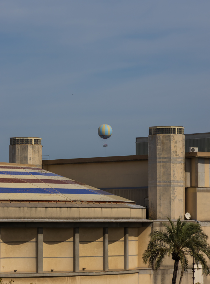 Ballon über dem Teatro de la Maestranza