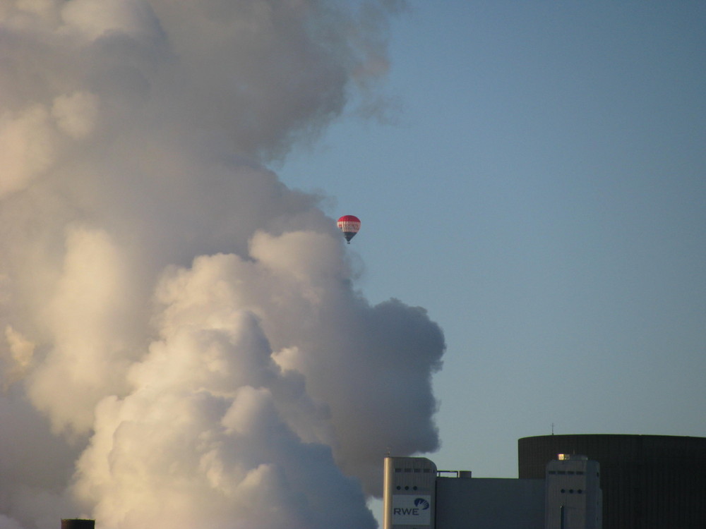 Ballon über'm Kraftwerk