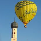 ballon und Kirchturm