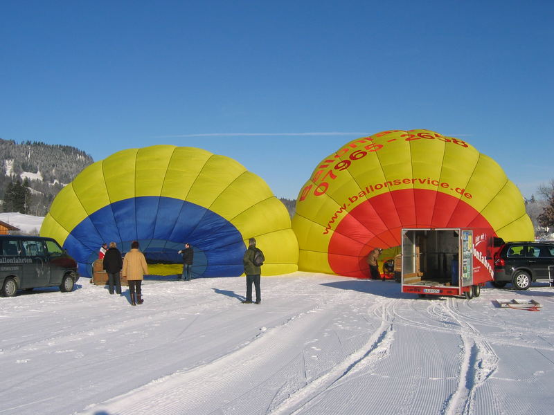 Ballonaufbau in den Alpen