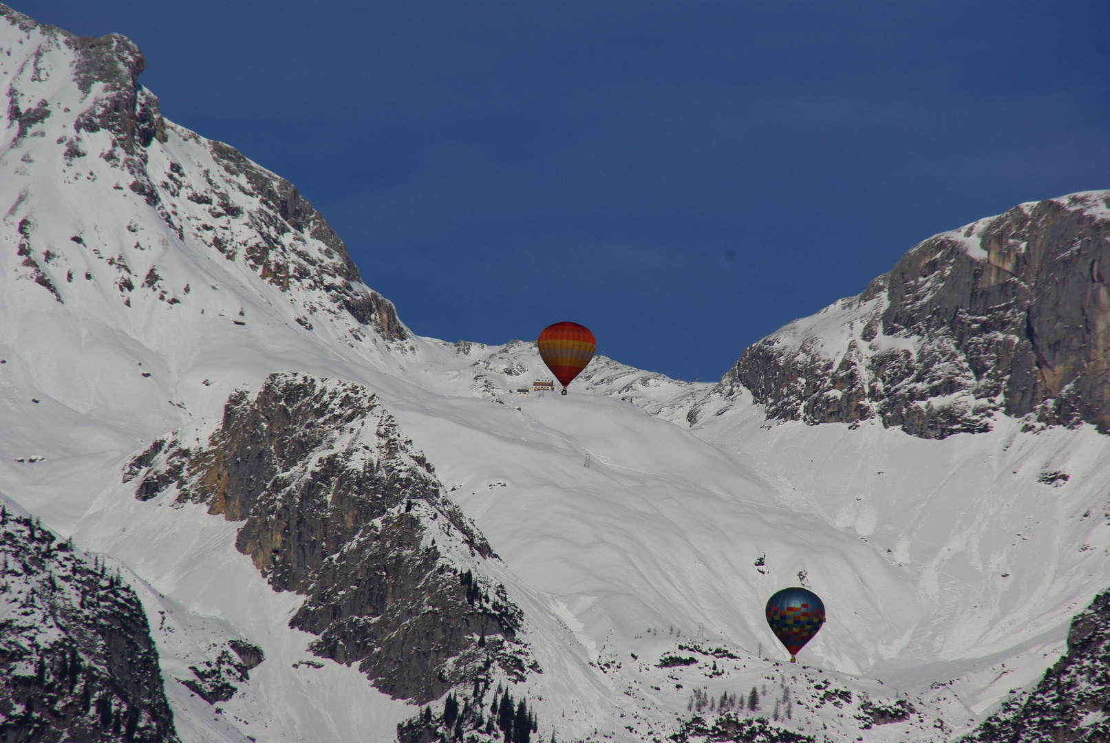 Ballone im Dachsteinmassiv