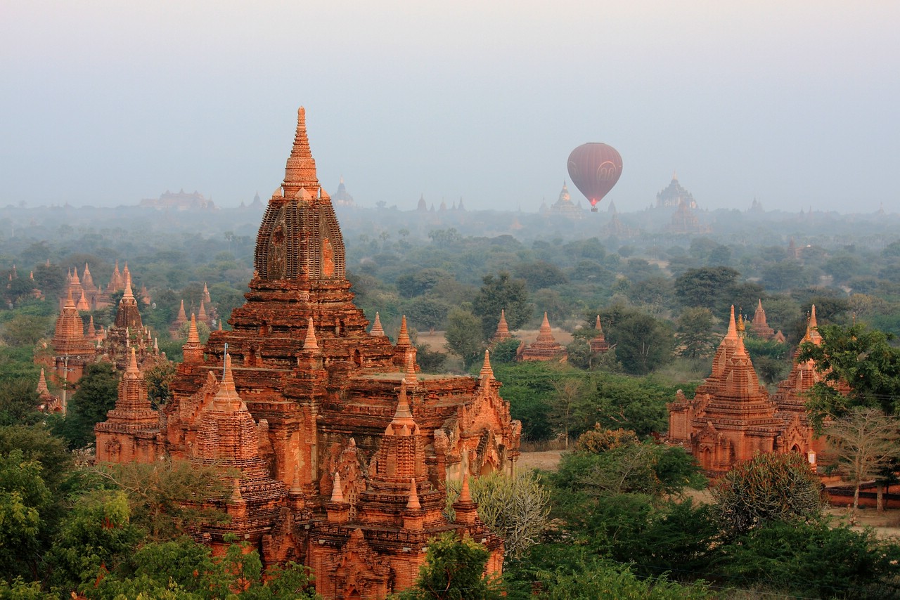 Ballonfahren über Bagan