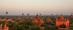 Ballonfahrer über Bagan...