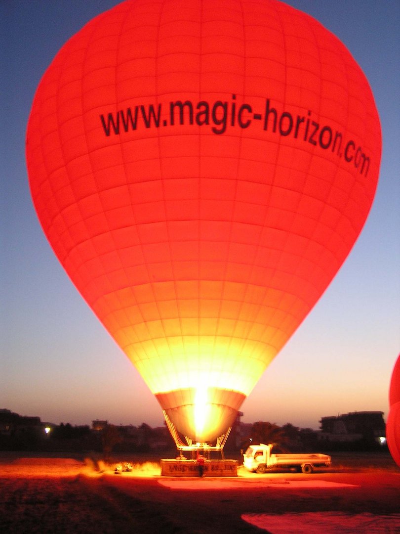 Ballonfahrt am frühen Morgen