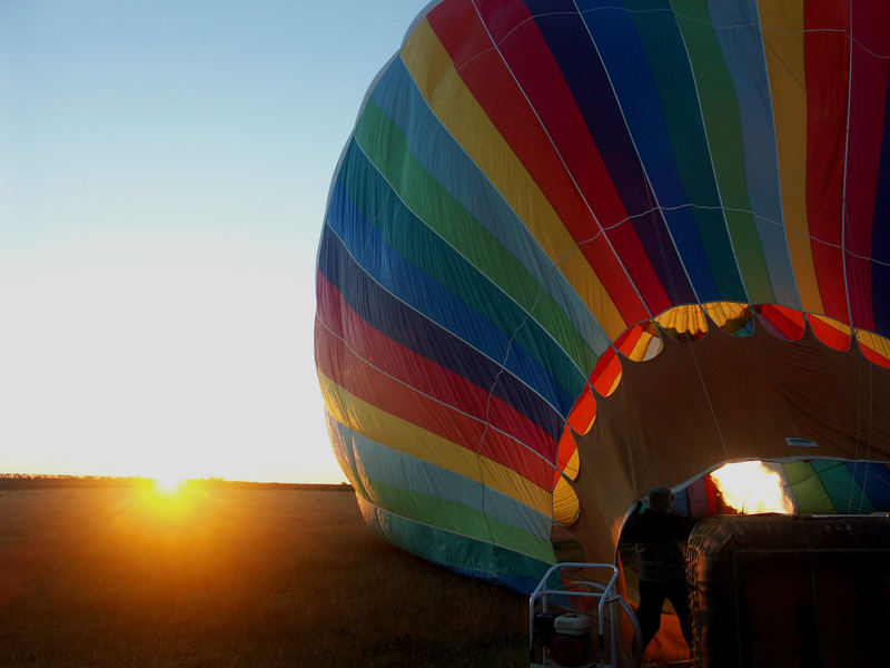 Ballonfahrt bei Sonnenaufgang