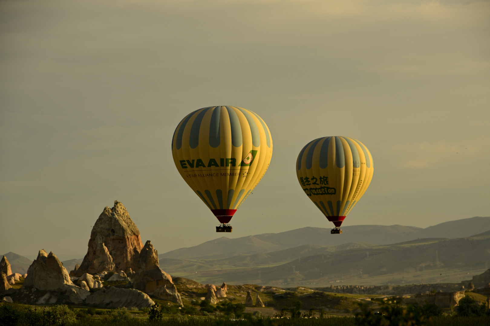 Ballonfahrt im Morgenlicht über Kappadokien