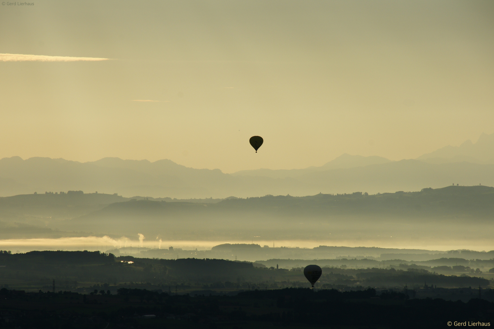 Ballonfahrt im Sonnenaufgang