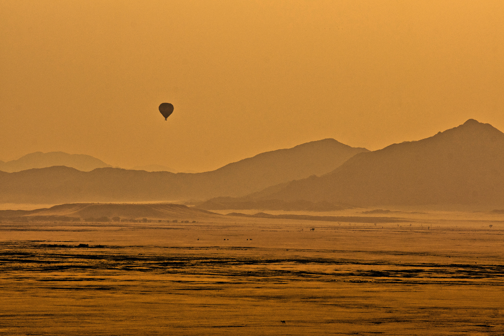 Ballonfahrt in den Sonnenaufgang