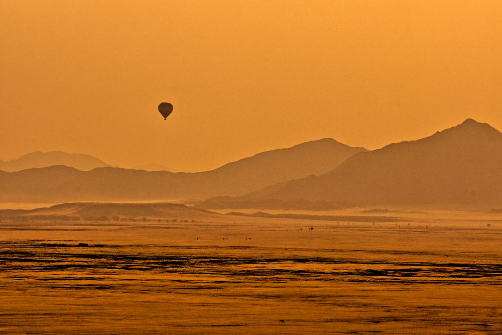 Ballonfahrt in den Sonnenaufgang