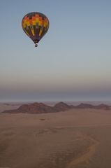 Ballonfahrt über der Namibwüste