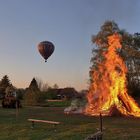 Ballonfahrt über Osterfeuer