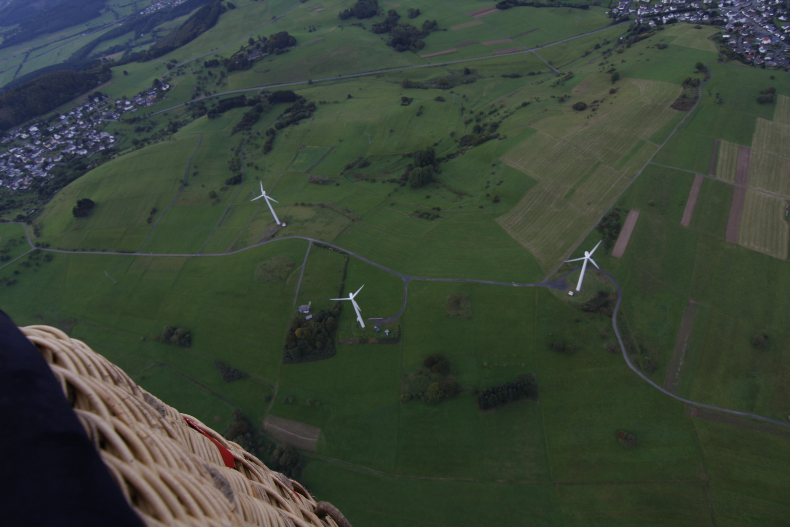 Ballonfahrt - Windkrafträder im Rothaargebirge