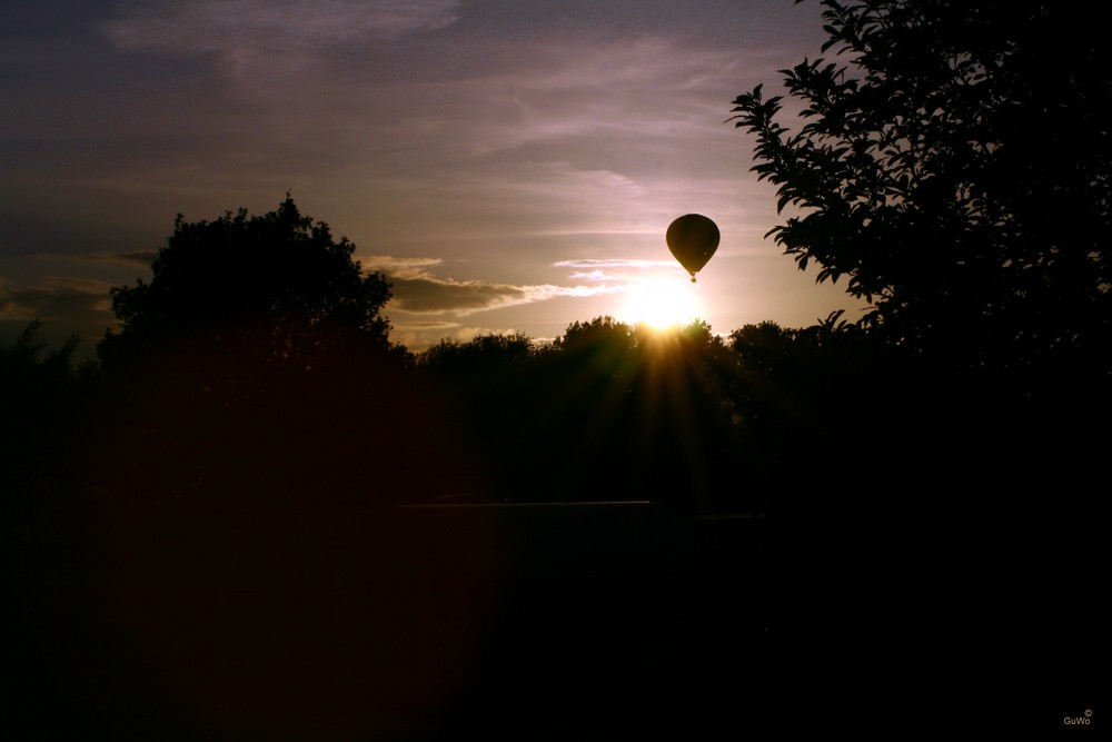 Ballonfahrt zum Sonnenuntergang