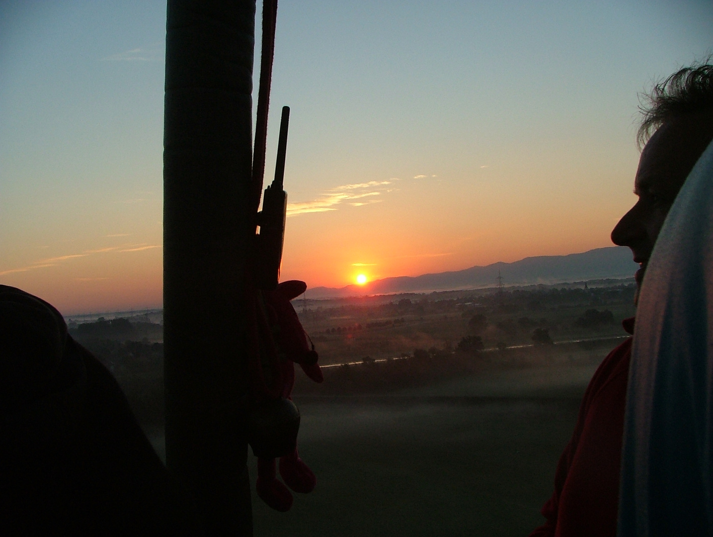 Ballonflug in die Morgensonne...