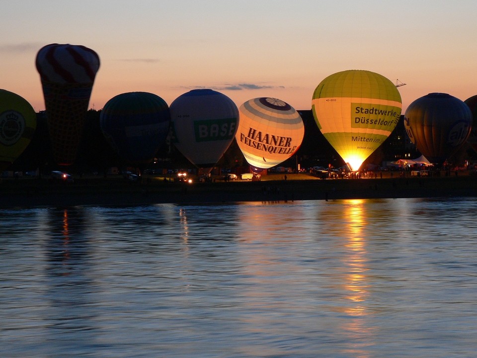 Ballonglühen am Rhein