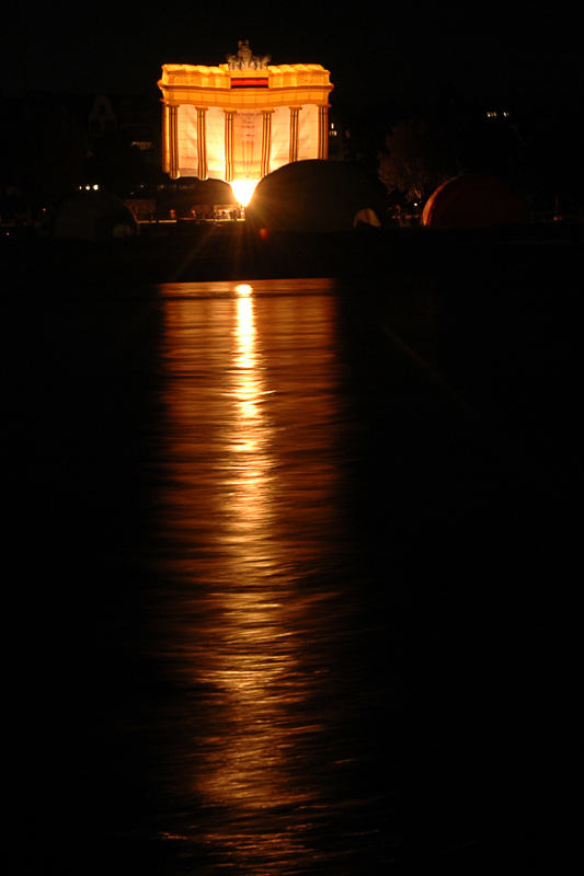 Ballonglühen am Rheinufer - Brandenburger Tor