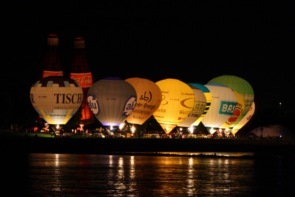 Ballonglühen auf der Rheinwiese