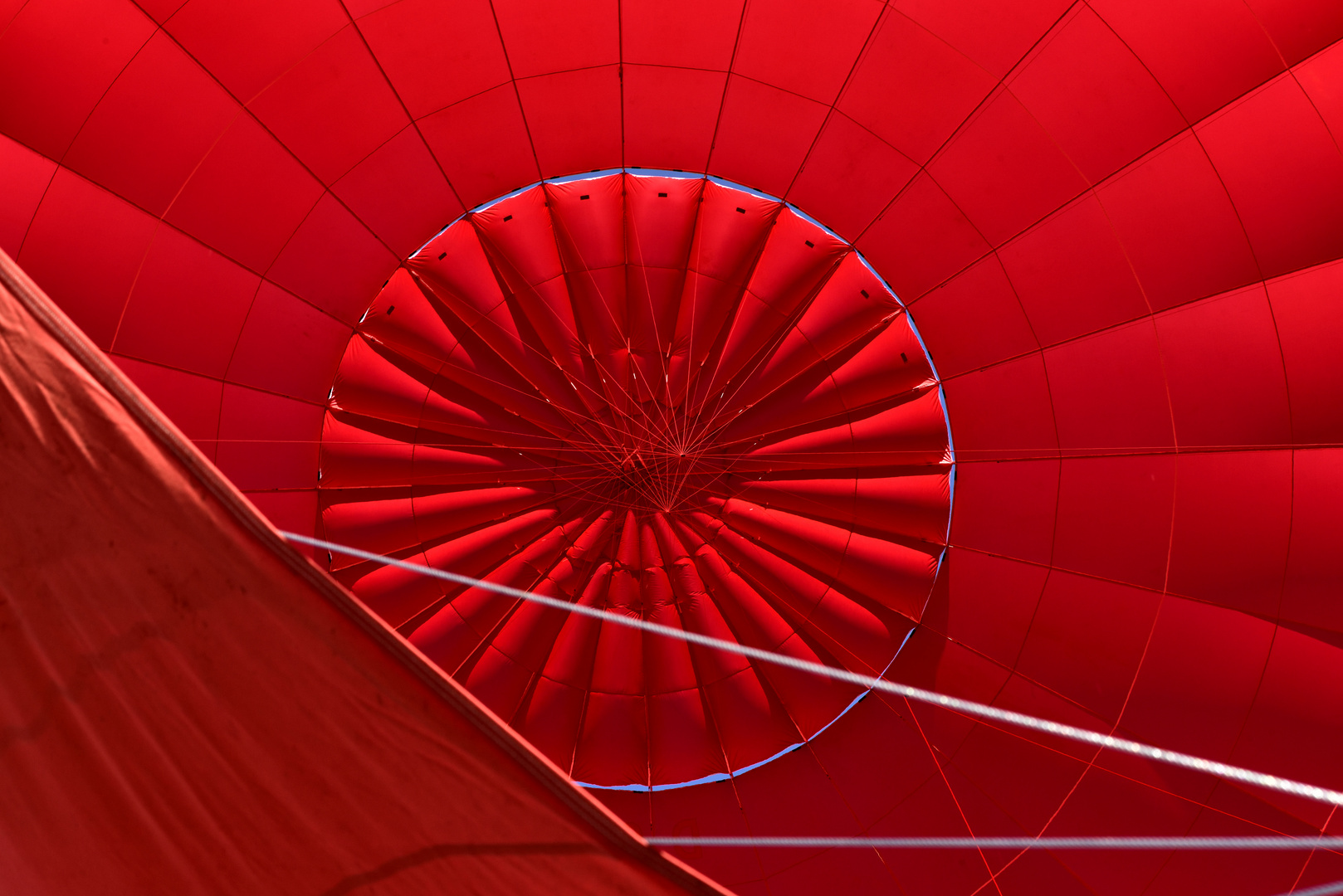 Ballonhülle von innen mit Blick auf den Parachute.