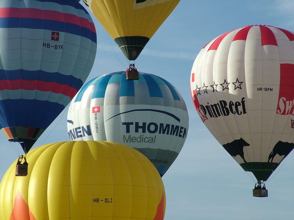 Ballonmassenstart auf dem Flughafen Belp / 50 Jahre BG Bern